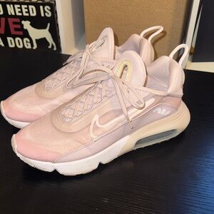 Nike Women's Light Pink Sneakers